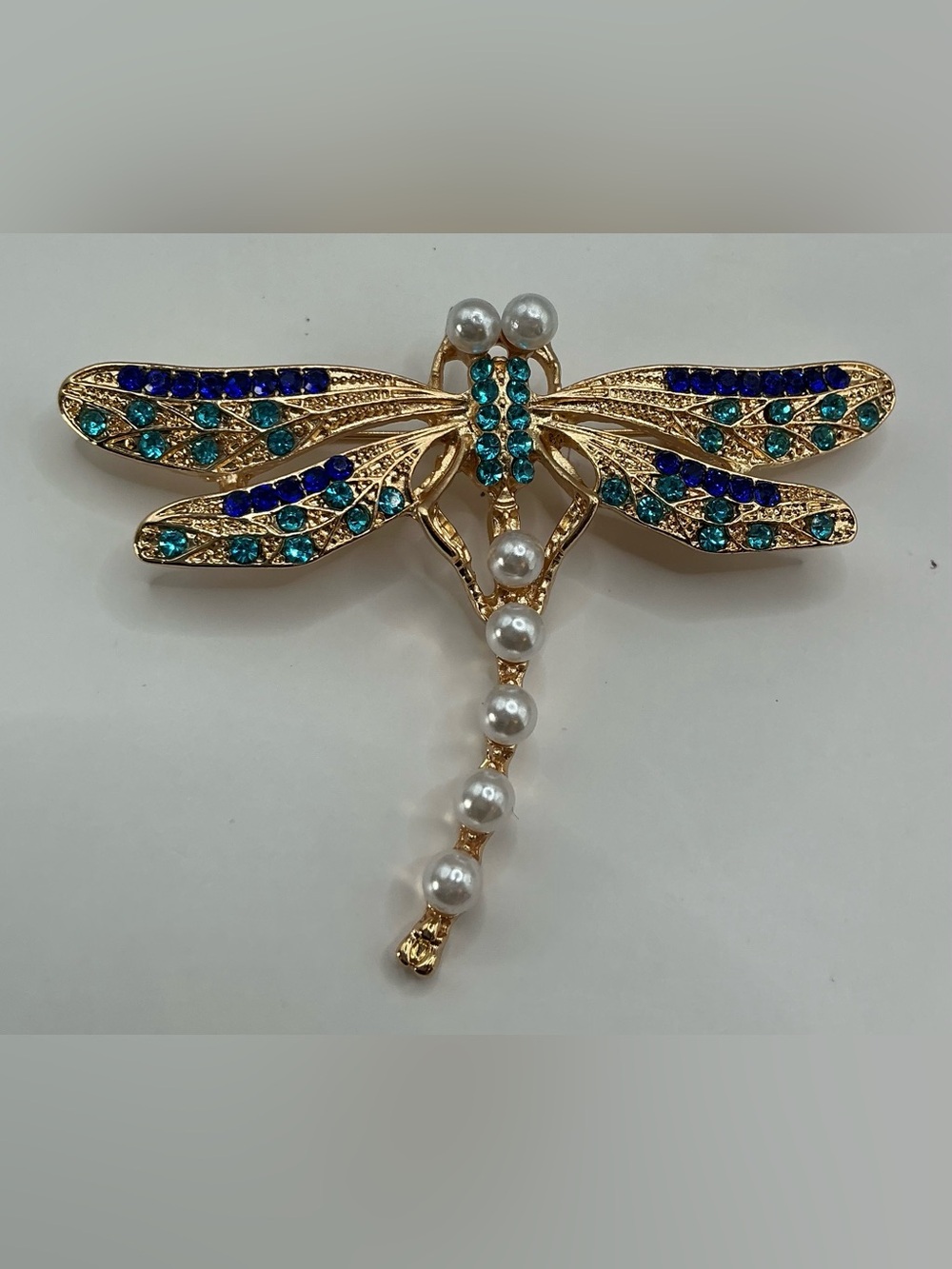 GOLD TONE BLUE RHINESTONE DRAGONFLY BROOCH WITH FAUX PEARL ACCENTS NWOT